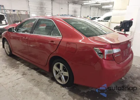 2013 Toyota Camry Se z USA, uszkodzony, nr VIN 4T1BF1FK9DU645035